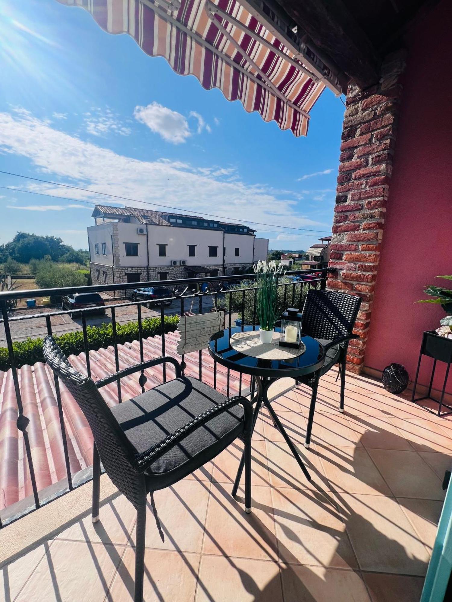 Tar-Vabriga Apartment Aleks מראה חיצוני תמונה