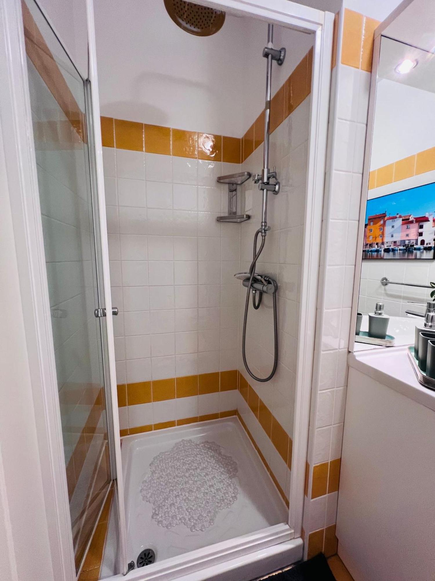 Tar-Vabriga Apartment Aleks מראה חיצוני תמונה